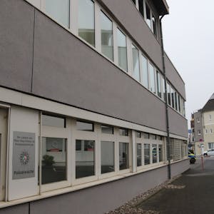 Die Polizeiwache in Troisdorf muss nach rund 40 Jahren saniert werden.