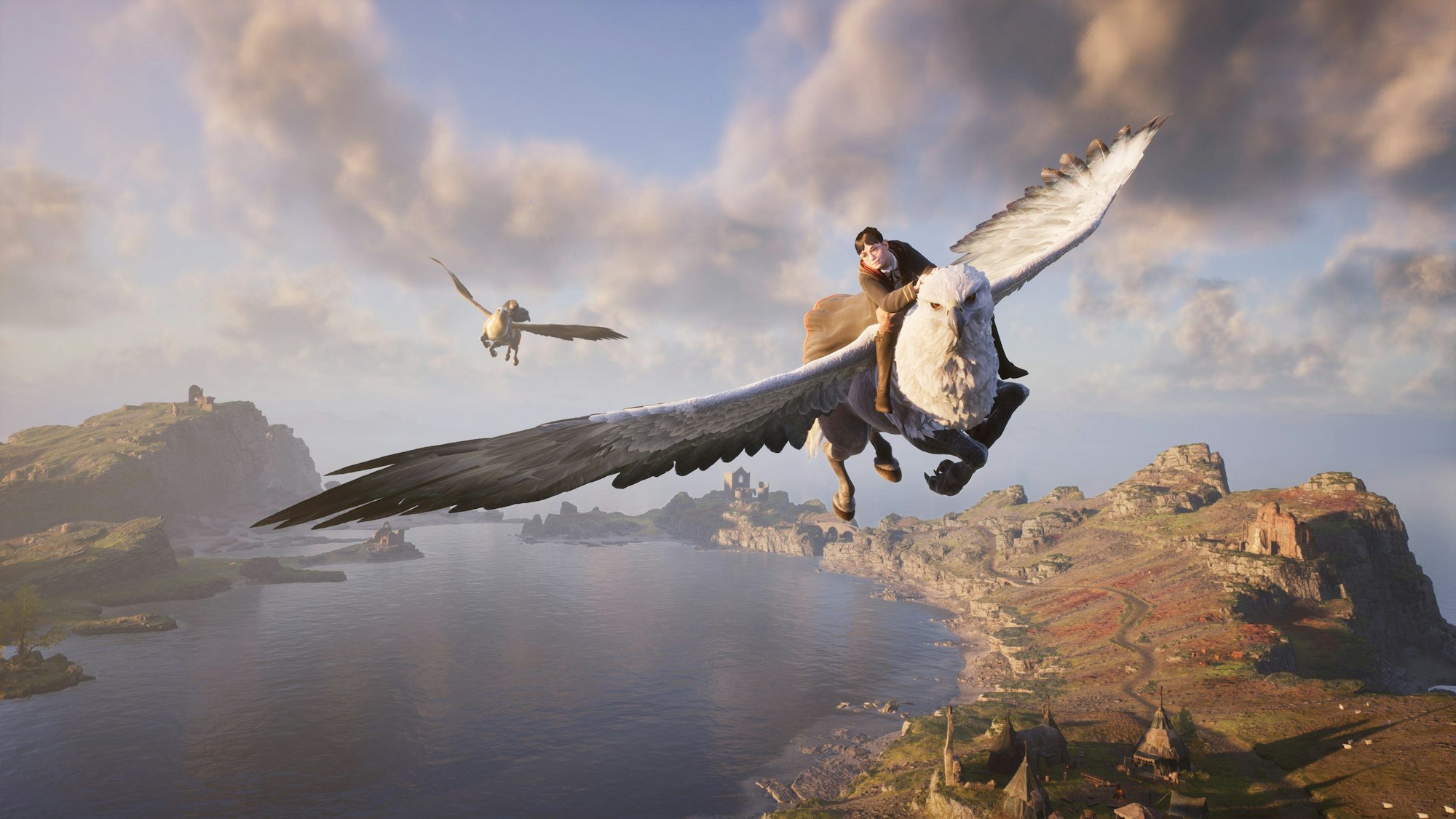 Szene aus dem Videospiel: Ein Zauberlehrling fliegt auf einem Hippogreif durch die Welt von „Hogwarts Legacy“.