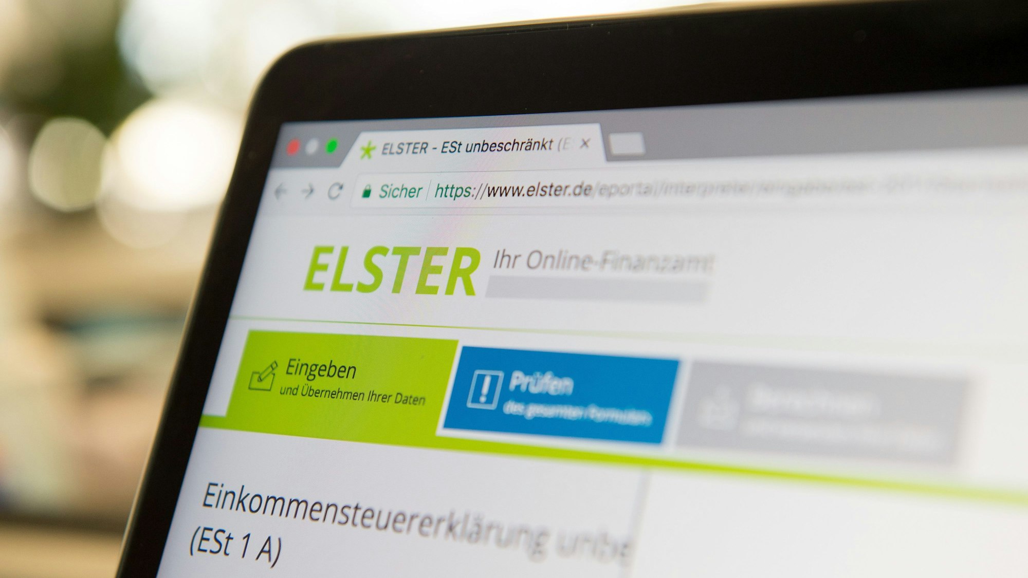 Die Steuer-Plattform „Elster“ ist auf dem Bildschirm eines Laptops zu sehen.