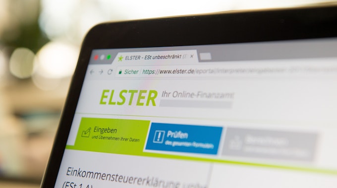 Die Steuer-Plattform „Elster“ ist auf dem Bildschirm eines Laptops zu sehen.