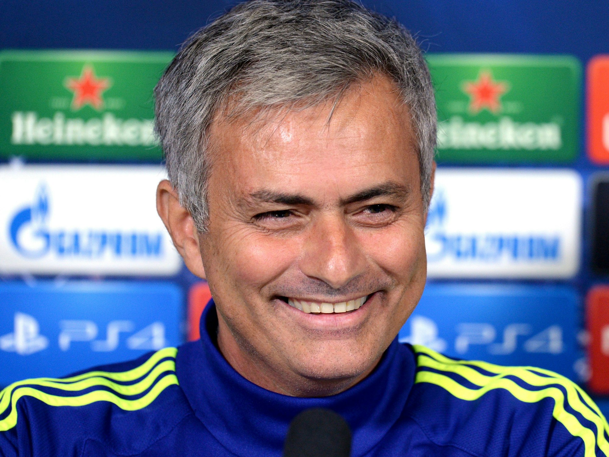 Mourinho gibt eine Pressekonferenz vor einem Champions-League-Spiel mit dem FC Chelsea.