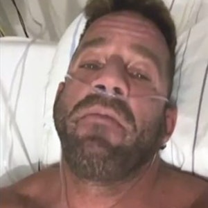 Bodybuilder und YouTube-Star Hollywood Matze brach bei einem Wettkampf zusammen und lag anschließend mit Verdacht auf Nierendysfunktion und Herzrhythmusstörungen auf der Intensivstation.