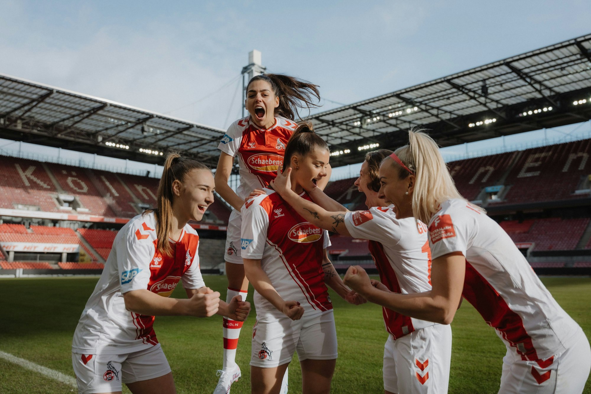 Probe-Jubel der FC-Frauen in Müngersdorf