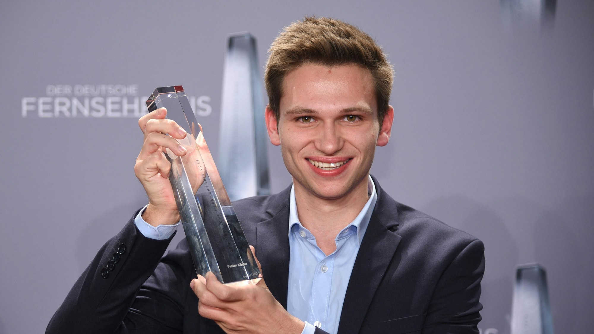Fabian Köster 2018 mit dem Deutschen Fernsehpreis in der Kategorie „Bester Nachwuchs“.
