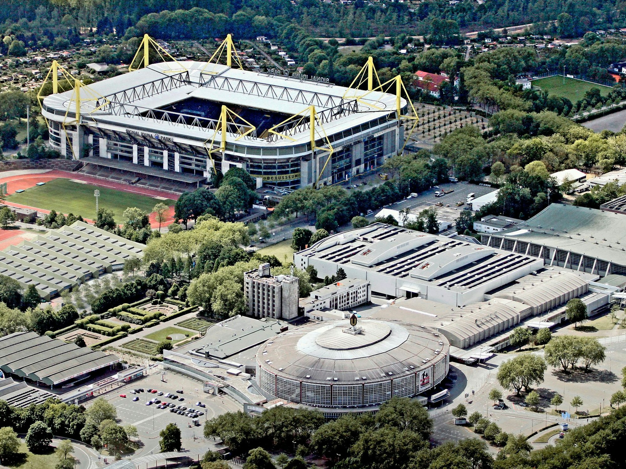 Luftaufnahme vom Signal-Iduna-Park, ehemals Westfalen-Stadion, in Dortmund.