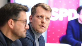 Die Fraktionschefs , links im Bild Thomas Kutschaty (SPD) und Henning Höne (FDP) geben in der Nordrhein Westfälischen Landtag, Düsseldorf einen Statement ab zur Untersuchungsausschuss A45, Talbrücke Rahmede.