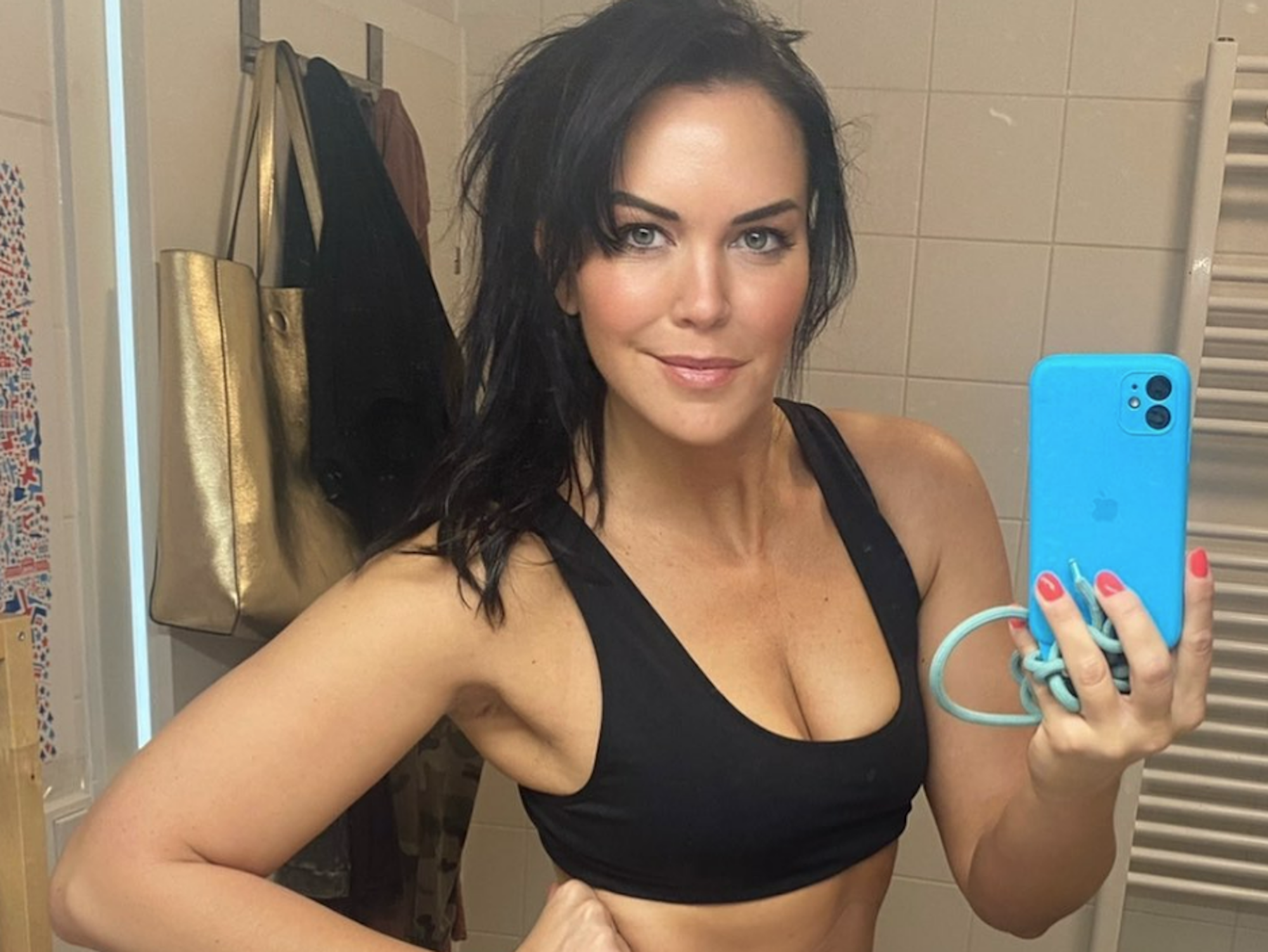 Martina Reuter posiert in ihrem Bad für ein Selfie, welches sie anschließend bei Instagram veröffentlicht hat. Screenshot zur Berichterstattung erstellt.
Foto: Instagram/reuter_martina_official