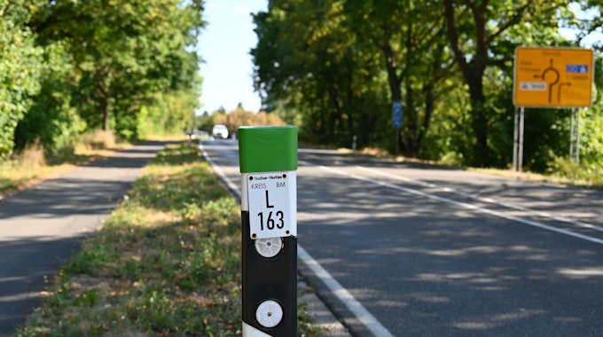 Die L163 zwischen Türnich und Horrem wird saniert. Das Foto zeigt den Abschnitt zwischen Kölner Straße und Türnich.