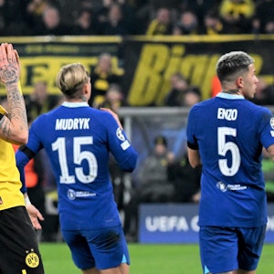 Borussia Dortmunds Marius Wolf reagiert nach einer verpassten Chance in der Champions League.