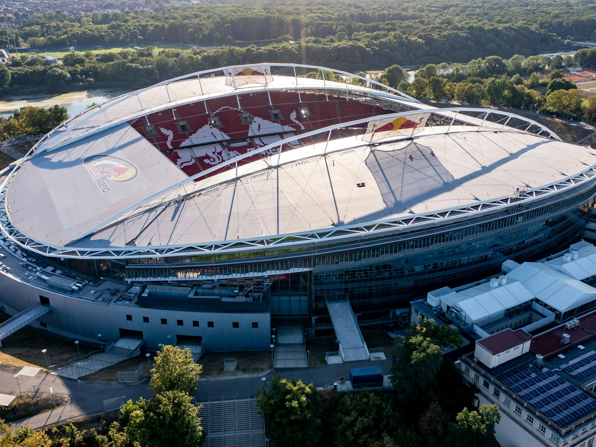 Die Außenansicht der Arena von RB Leipzig.