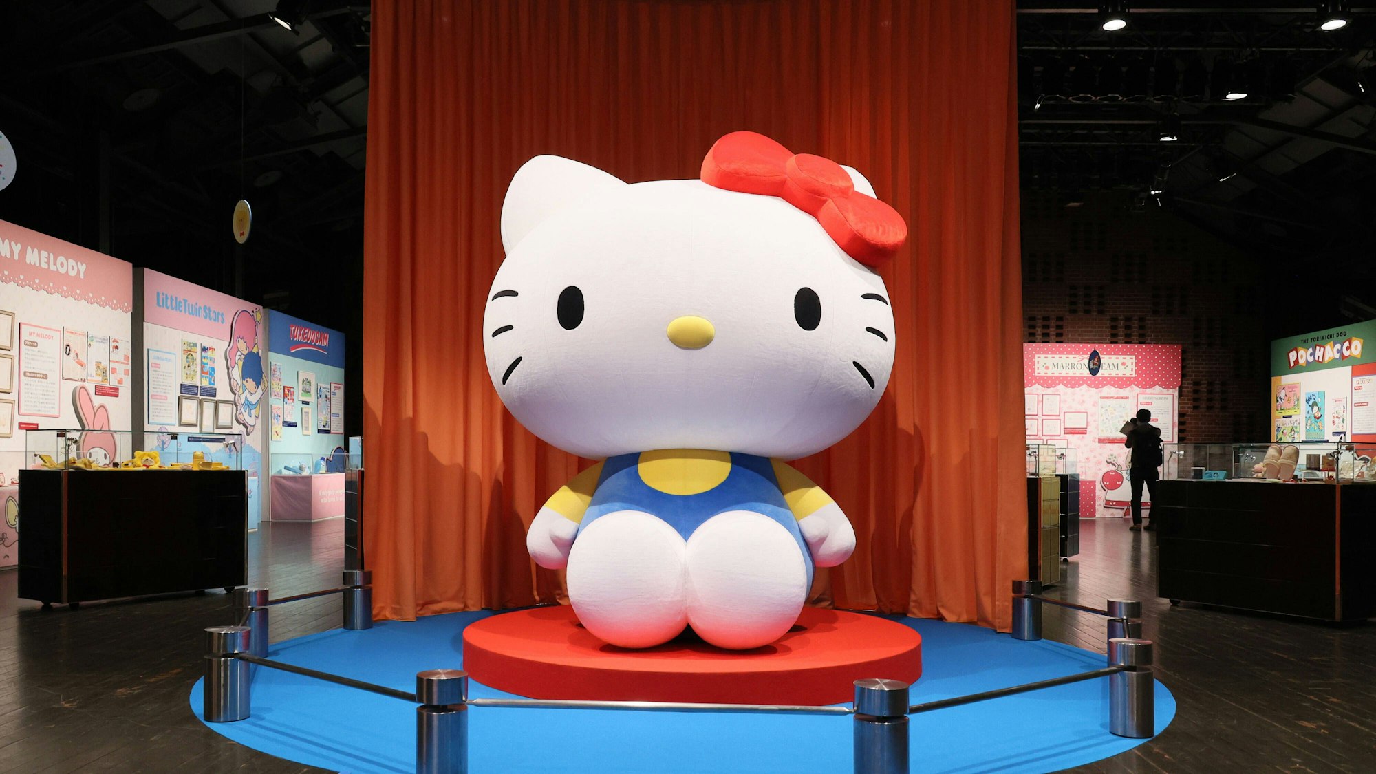 Überdimensionale Hello-Kitty-Figur.