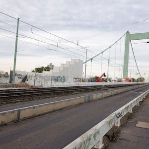 Das Bild zeigt die Mülheimer Brücke.&nbsp;