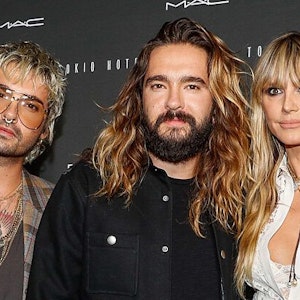 Bill Kaulitz, Tom Kaulitz und Heidi Klum kommen zu einer Veranstaltung rund um die Band Tokio Hotel in Berlin. (