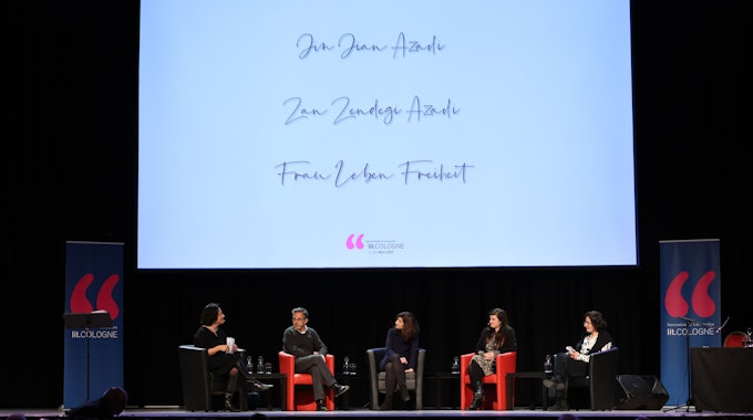 Auftaktveranstaltung der lit.Cologne mit Ferdos Forudastan (v.l.), Navid Kermani, Asal Dardan, Azadeh Zamirirad und Isabel Schayani