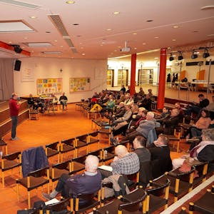 In der Aula des Clara-Fey-Gymnasiums stellte das Regionalteam Eifel seine Vorschläge vor. Rund 40 Zuhörer waren zu der Veranstaltung gekommen.