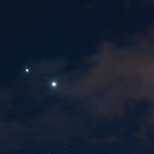 Jupiter und Venus sind Anfang März hell am Nachthimmel zu sehen.