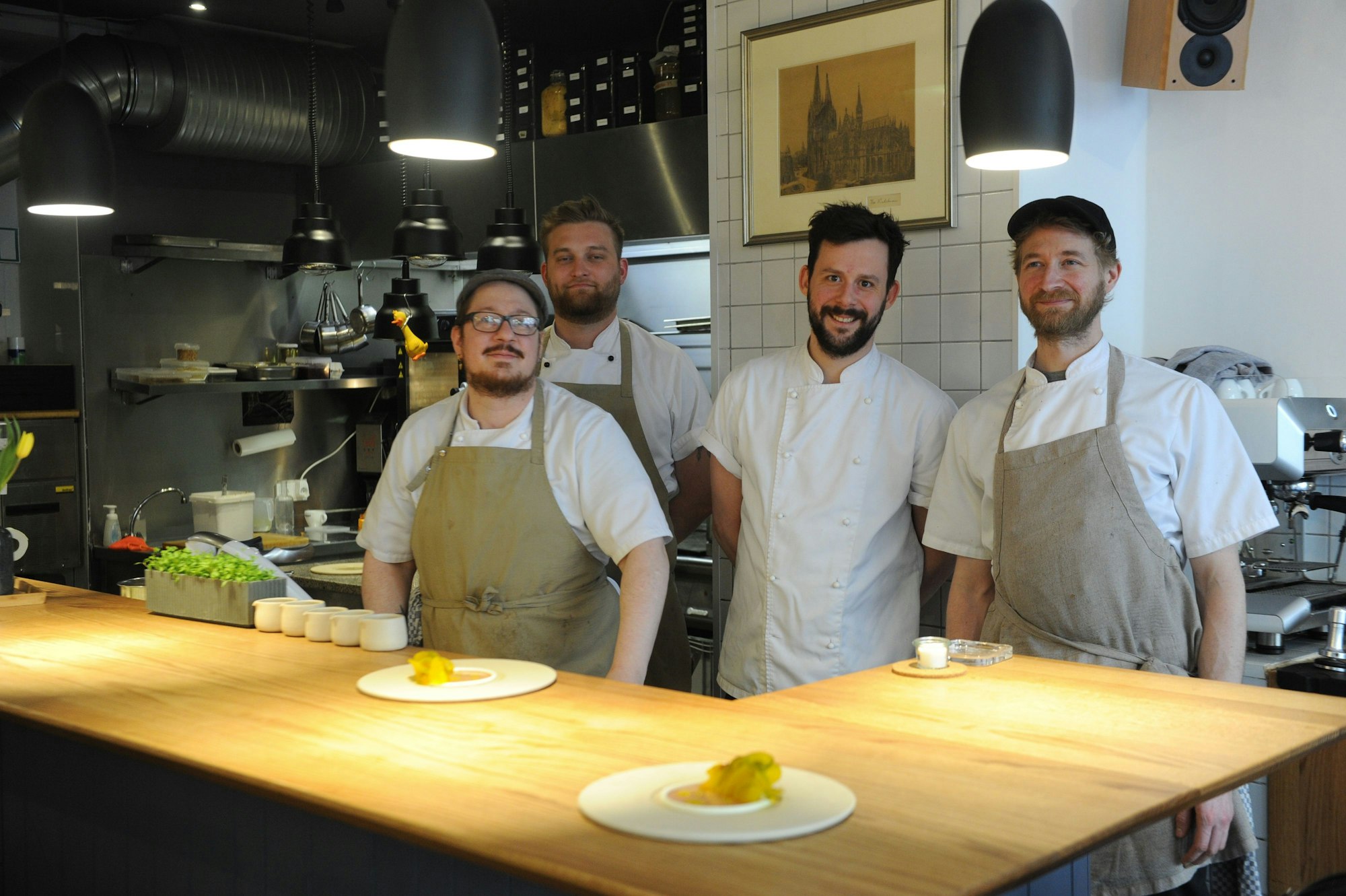 Küchenchef Enrico Sablotny mit Team in der Küche des Pottkind (Archivbild)
