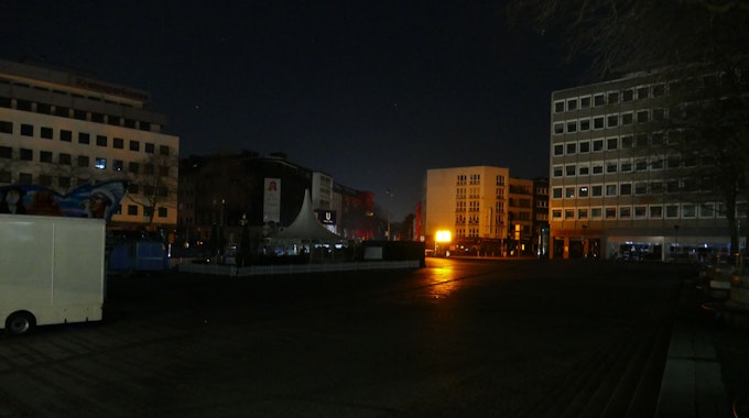 Teile des Stadtteils Köln-Mülheim liegen nach einem Stromausfall im Dunkeln
