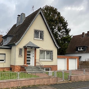 Freistehendes Einfamilienhaus in Köln-Longerich mit Garten und Garage