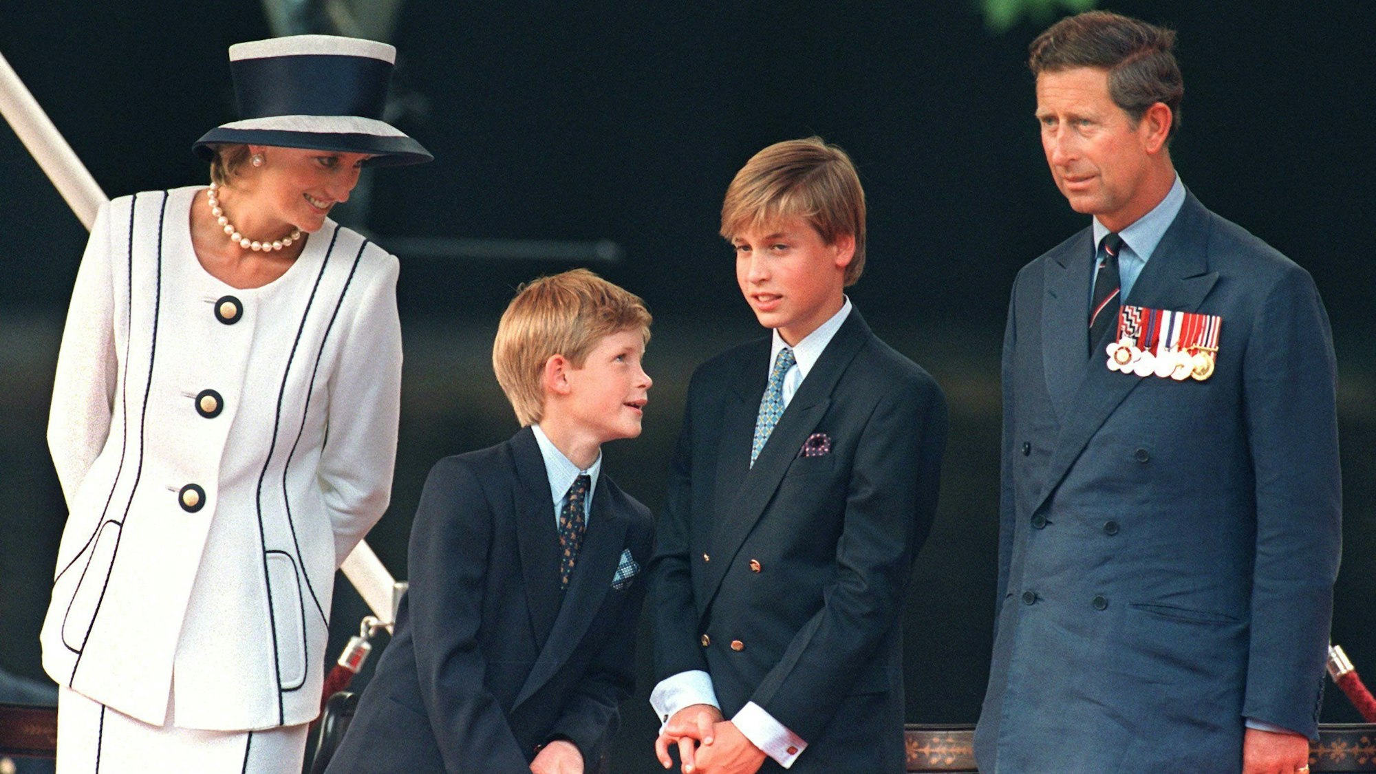 Prinzessin Diana, ihre Kinder, Prinz Harry und Prinz William, und ihr Ehemann Prinz Charles von Großbritannien.