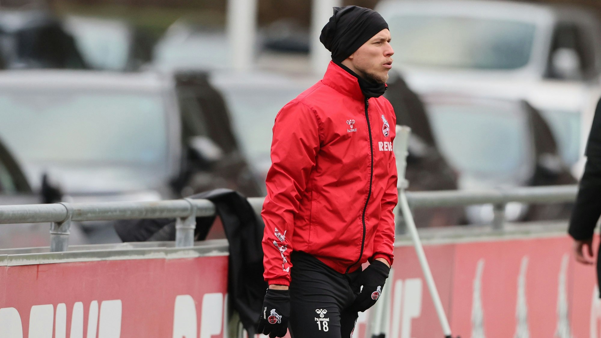 Ondrej Duda steht beim Training des 1. FC Köln auf dem Platz.