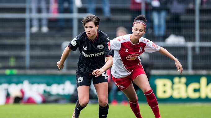 Genessee Puntigam verfolgt Alexandra Emmerling im Derby zwischen Köln und Leverkusen