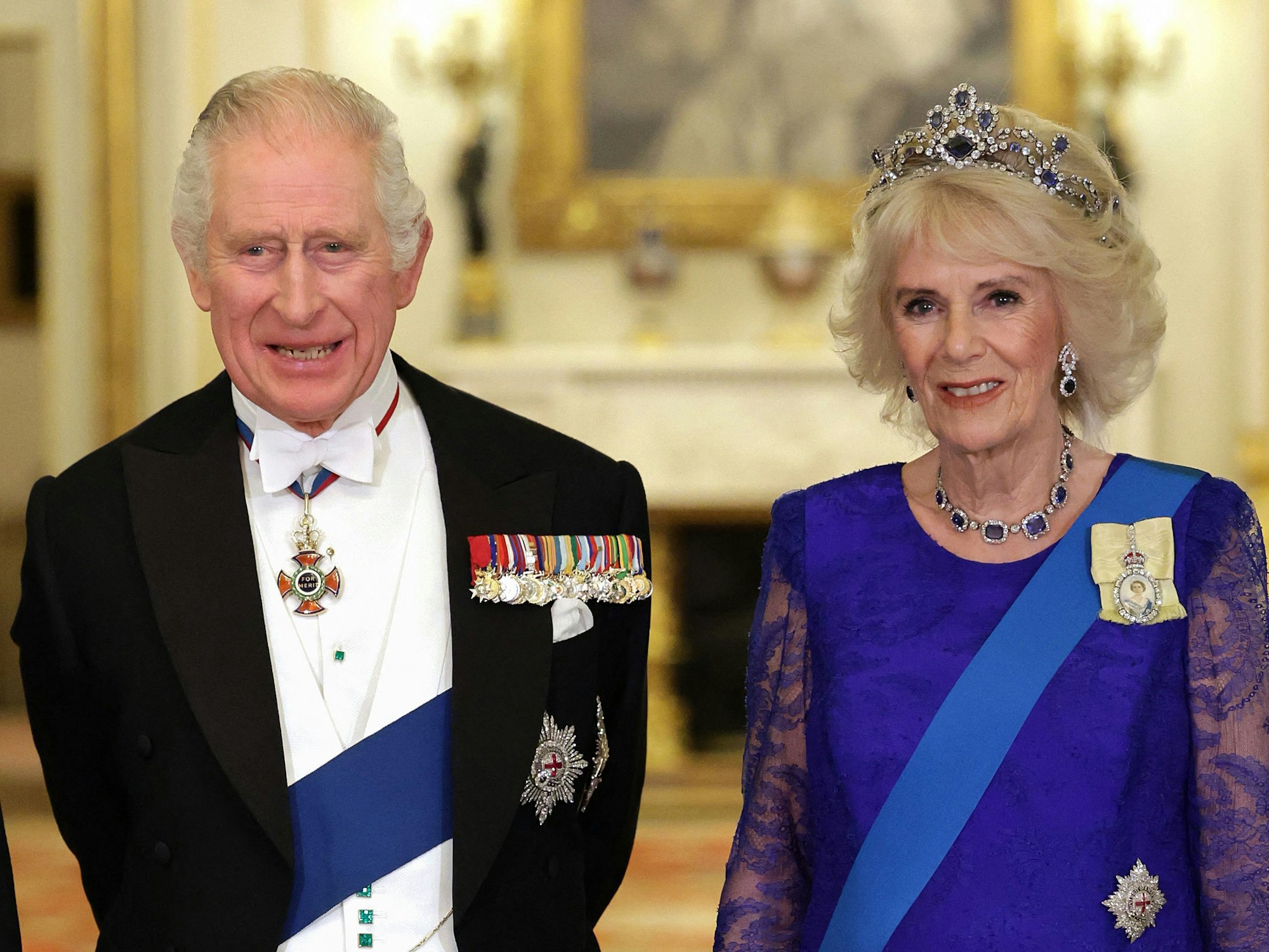 König Charles und Königin Camilla am 22. November 2022 im Buckingham Palace in London.