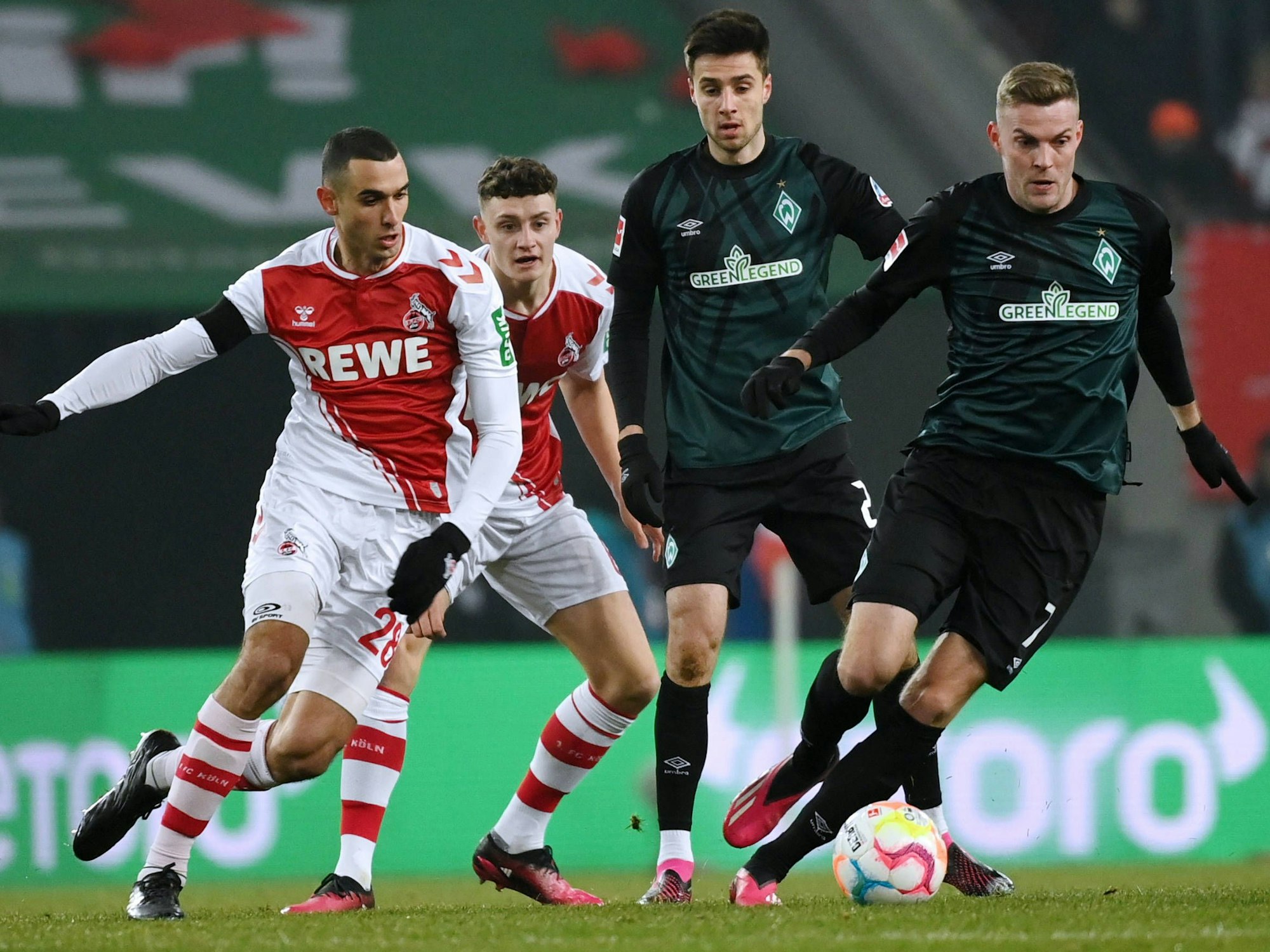 Ellyes Skhiri und Eric Martel im Spiel gegen Werder Bremen.