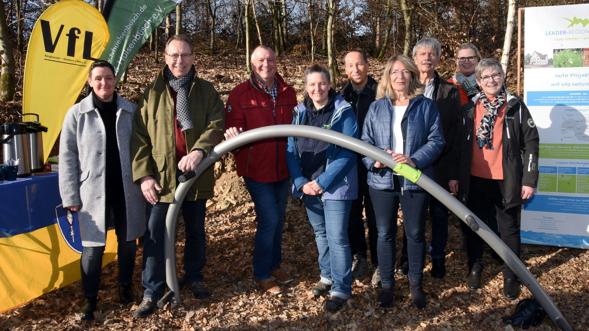 Der neue Fitnesswald Nordhelle ist jetzt von Vertretern des Oberbergischen Kreises, der Stadt Gummersbach und der vier beteiligten Vereine eingeweiht worden.