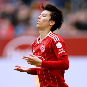 Ao Tanaka gestikuliert im Zweitliga-Spiel gegen den SV Sandhausen.