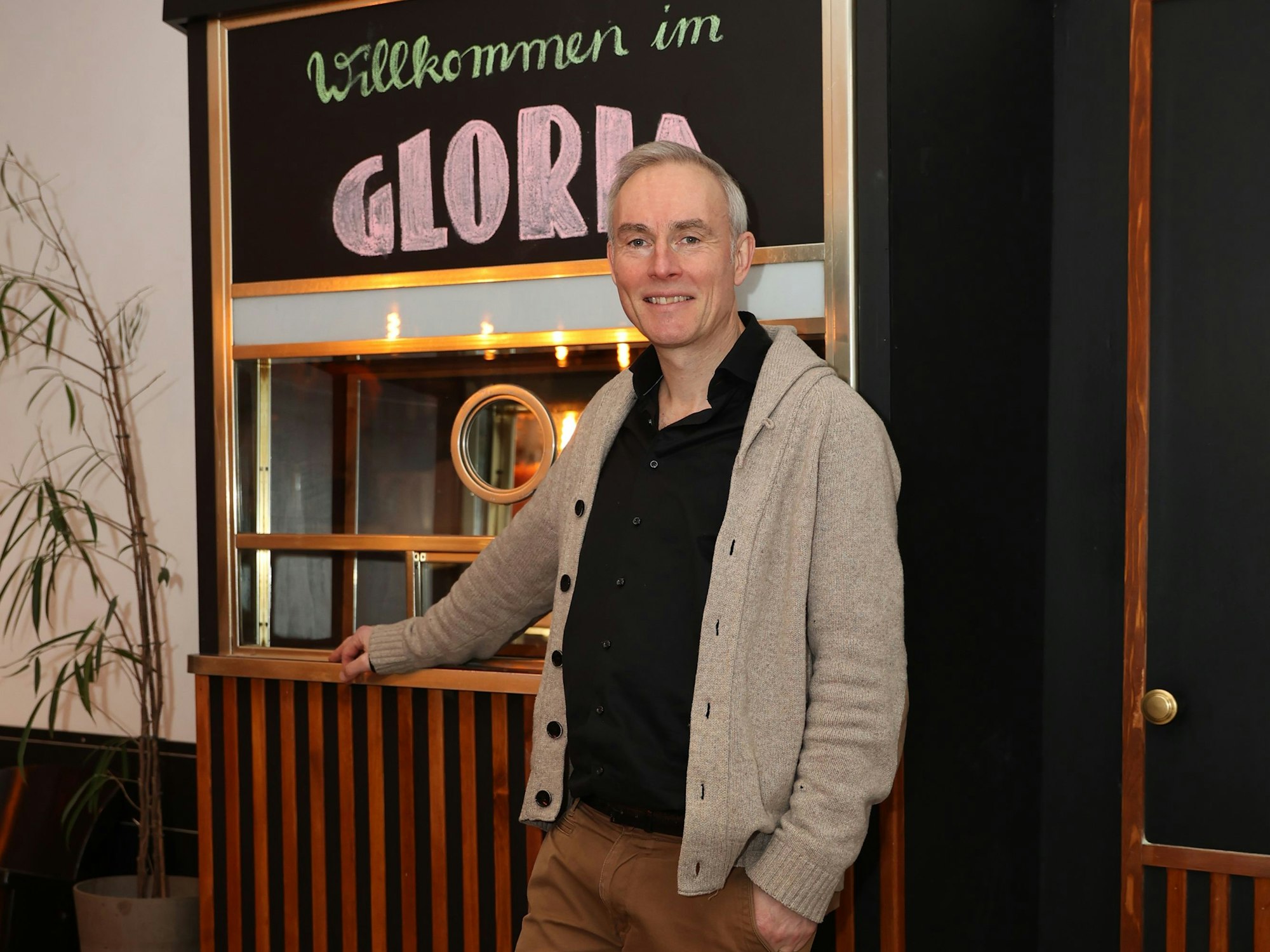 Der Comedian Johann König am 21. Januar 2023 im Kölner Gloria-Theater,