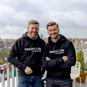 Die Gründer Ulrich Schmidt (l.) und Lasse Diener von NX Technologies GmbH, einem Kölner FinTech-Start-up.