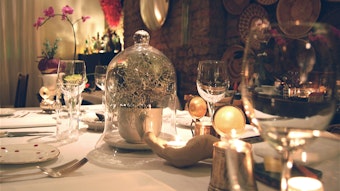Ein gedeckter Tisch in einem Restaurant (Symbolfoto).