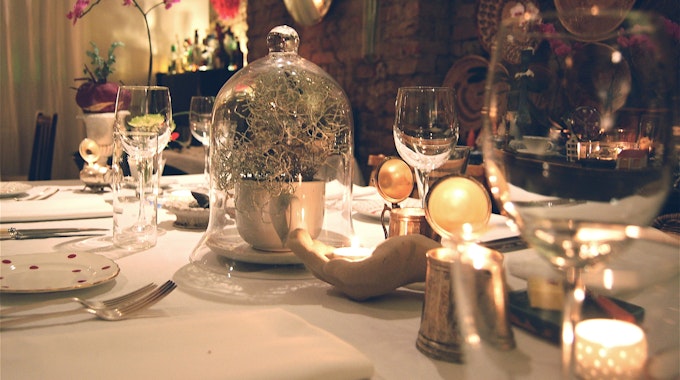 Ein gedeckter Tisch in einem Restaurant (Symbolfoto).