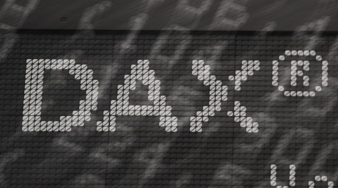 Das Wort Dax an einer Tafel.