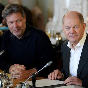 Kabinettsklausur in Meseberg: Kanzler Olaf Scholz (SPD) neben Bundeswirtschaftsminister Robert Habeck (Grüne)