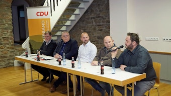 Am Podium sitzen von links Uwe Günther, Jochen Kupp, Andreas Winkler, Christoph Firmenich und Matthias Poth.