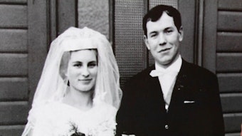Eine schwarz-weiße Aufnahme des Ehepaares von 1963.