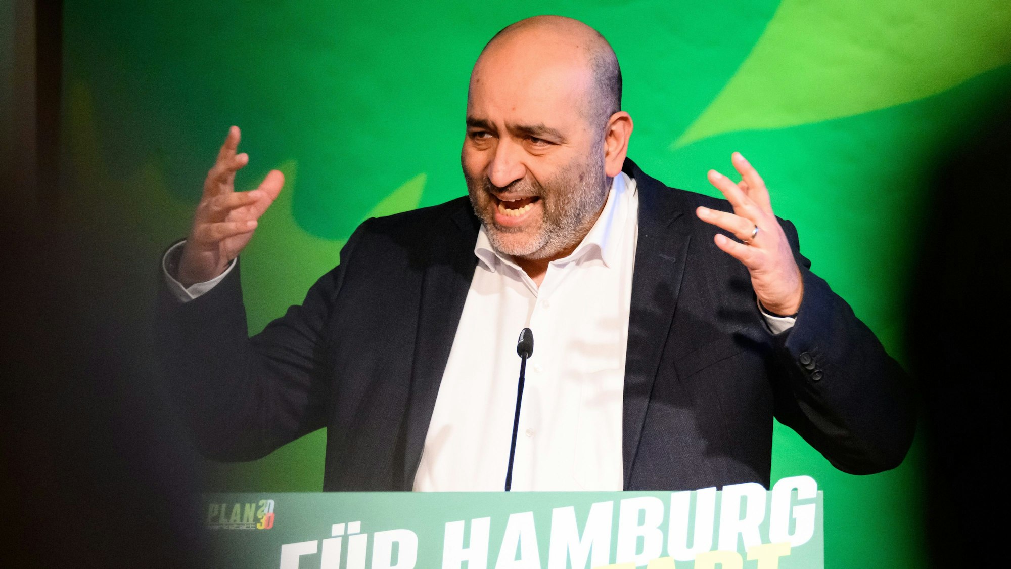 Omid Nouripour, Bundesvorsitzender von Bündnis 90/Die Grünen, bei einer Rede.