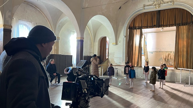 Bei den Dreharbeiten zum Filmprojekt „Die Ballerina“ vom Joseph-DuMont-Berufskolleg.