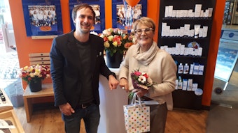 Gisela Syring-Rüter übergibt ihre Apotheke an ihren langjährigen Mitarbeiter Dr. Johannes Schmidt.