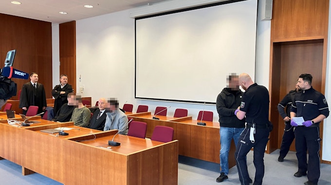 Auftakt zur Verhandlung gegen eine Drogenbande aus Meckenheim am Landgericht in Bonn.&nbsp;