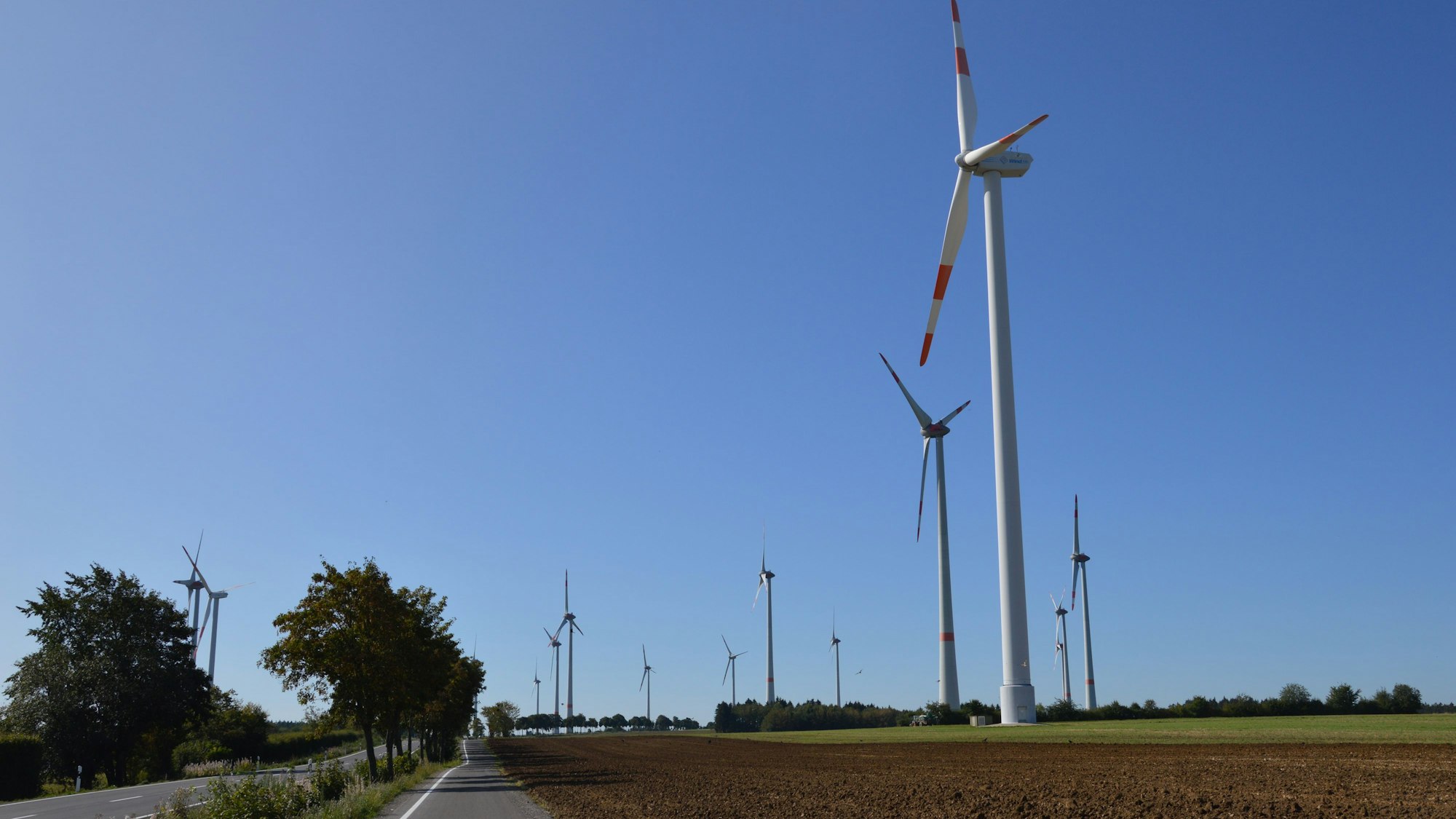 Zwei Windräder im Windpark Schöneseiffen sollen erneuert werden.