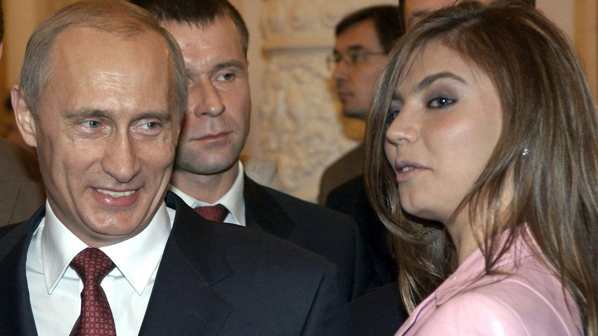 Der russische Präsident Wladimir Putin und die damalige Turnerin Alina Kabajewa bei einem Empfang im Moskauer Kreml (Archivfoto von 2004).