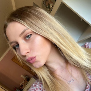 Loredana Wollny, hier auf einem Instagram-Selfie vom November 2022, gab auf Instagram ihre Verlobung bekannt.