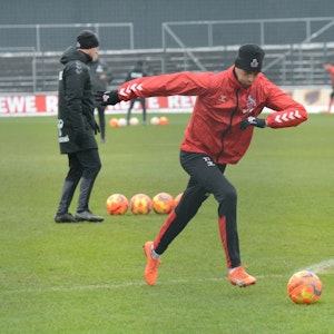 Davie Selke trainiert beim 1. FC Köln Torschüsse.
