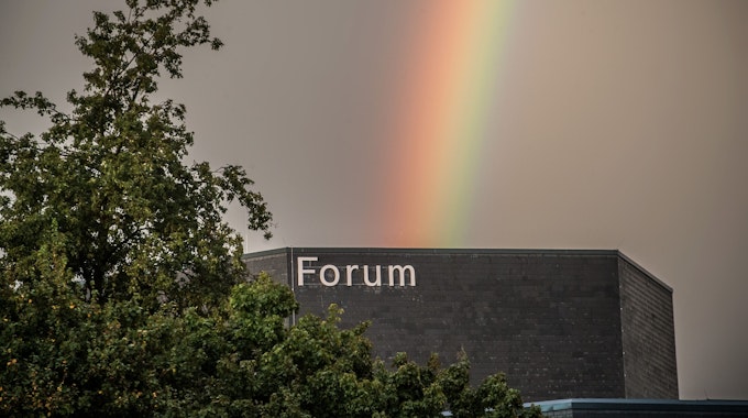Forum Am Büchelter Hof mit Regennbogen