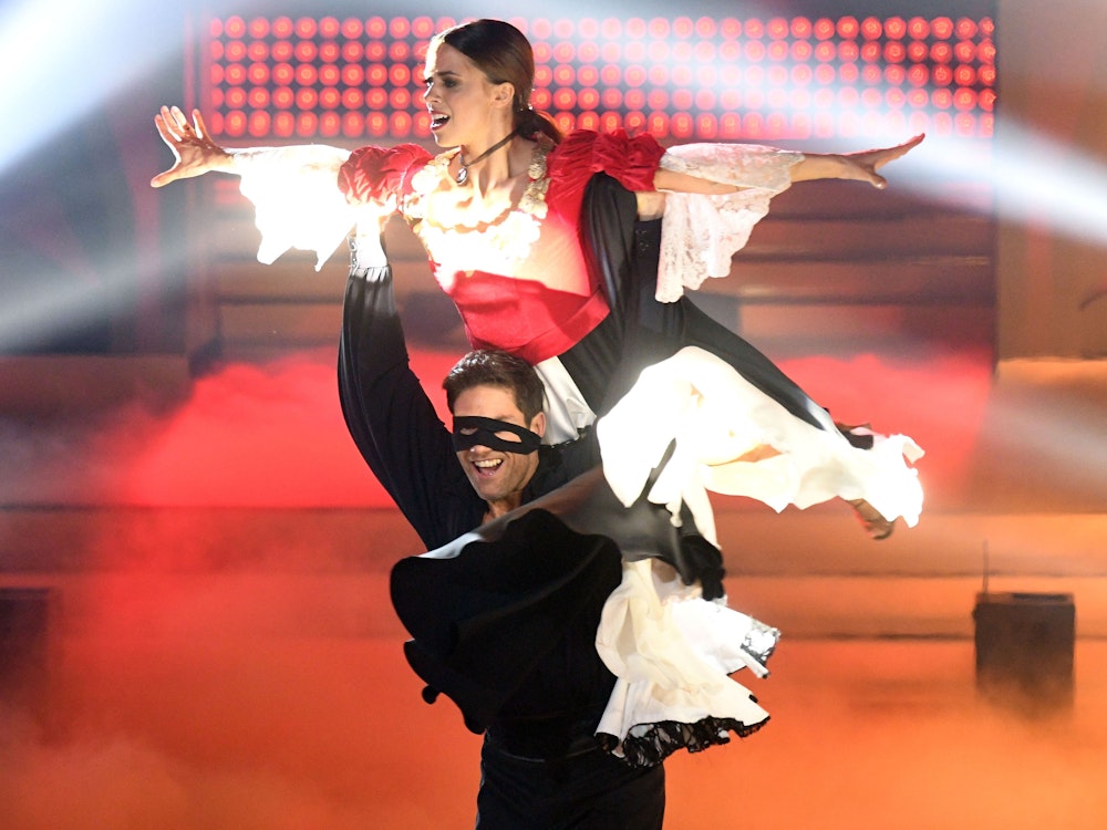 Sängerin Vanessa Mai und Profitänzer Christian Polanc tanzen am 9. Juni 2017 beim Finale der RTL-Tanzshow „Let's Dance“.