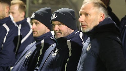 Trainer Alexander Voigt (Mitte) vom Siegburger SV 04&nbsp;