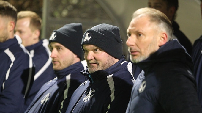 Trainer Alexander Voigt (Mitte) vom Siegburger SV 04&nbsp;